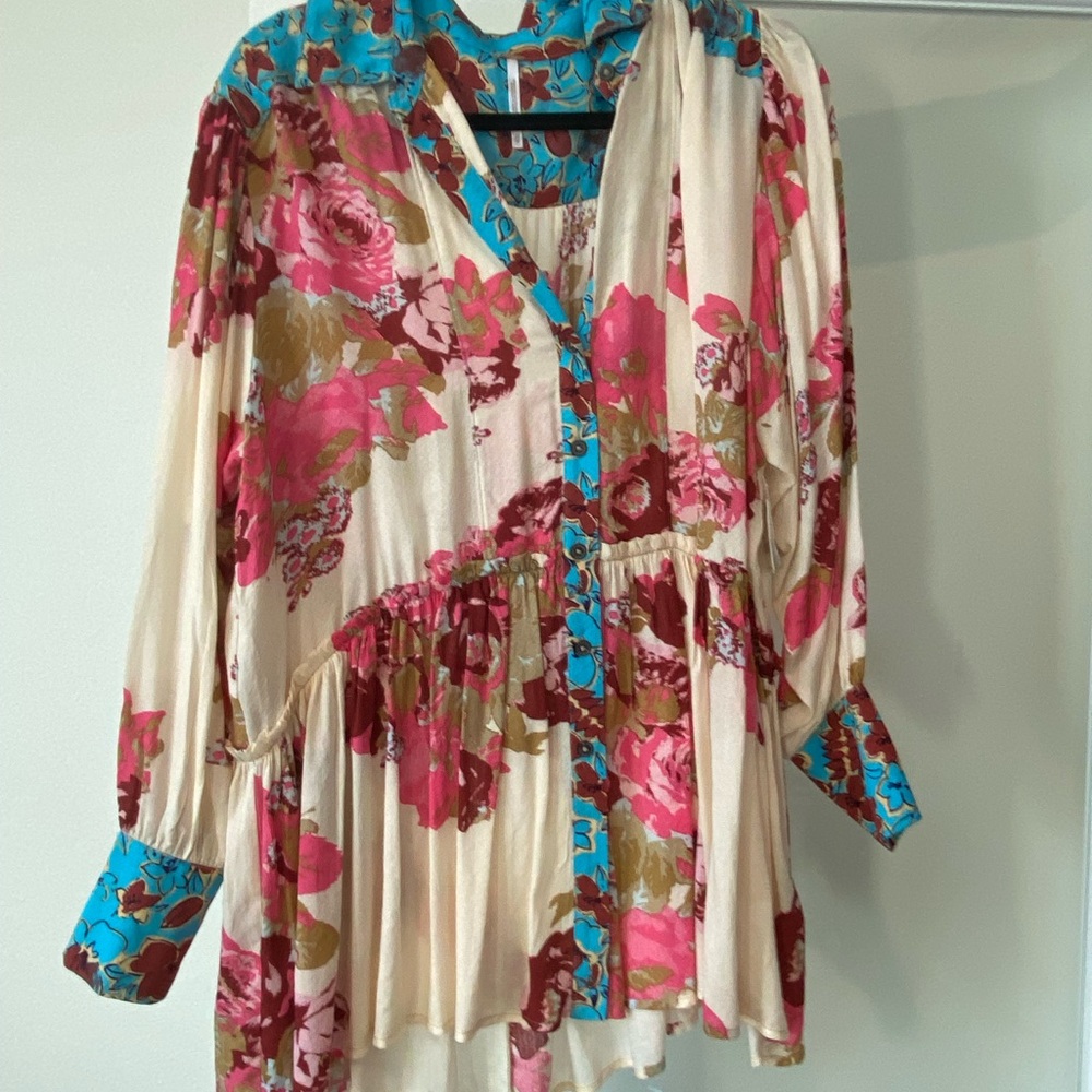 Women’s Floral Peasant Blouse in Cream and Pink